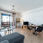 2 Bedrooms Antibes Center, Balcony - Happy Rentals