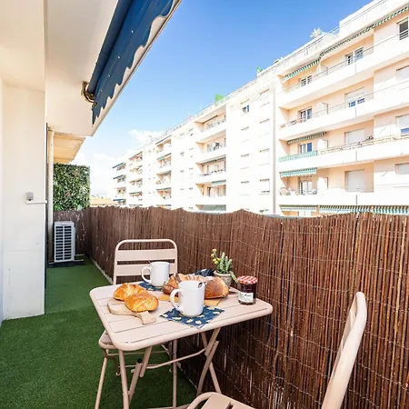 2 Bedrooms Center, Balcony - Happy * Antibes