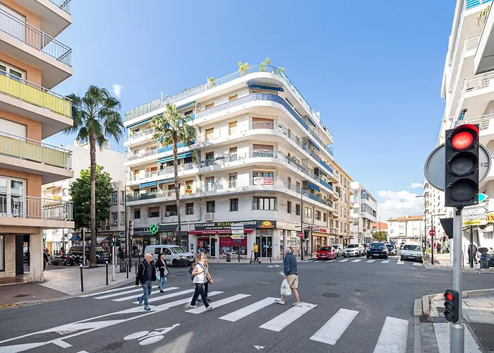 2 Bedrooms Antibes Center, Balcony - Happy Rentals أنتيب