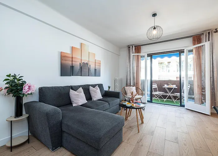 2 Bedrooms Antibes Center, Balcony - Happy Rentals أنتيب
