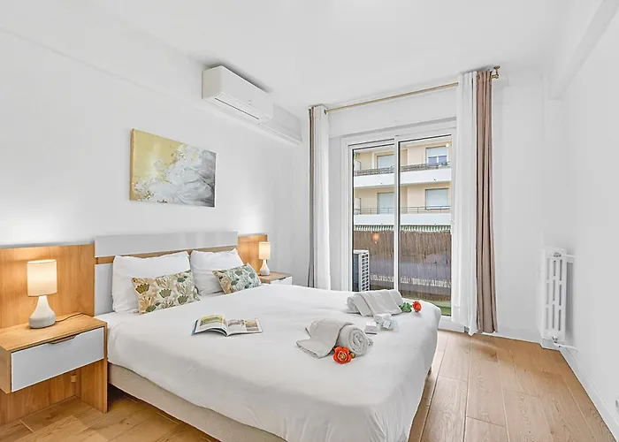 2 Bedrooms Antibes Center, Balcony - Happy Rentals شقة *